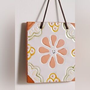 NWT Urban Outfitters Ceramic Cottage Tile Flower Wall Hanging 5”x5”